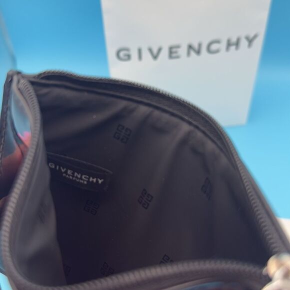 NEW- Givenchy Black Leather Zippy Coin Pouch- store bag and dust bag included - Picture 5 of 5